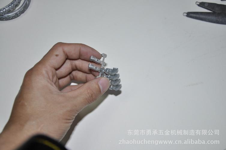 拉链,拉链头:锌合金饰品:鞋扣,箱包扣:五金件:工厂图:欢迎来电咨询